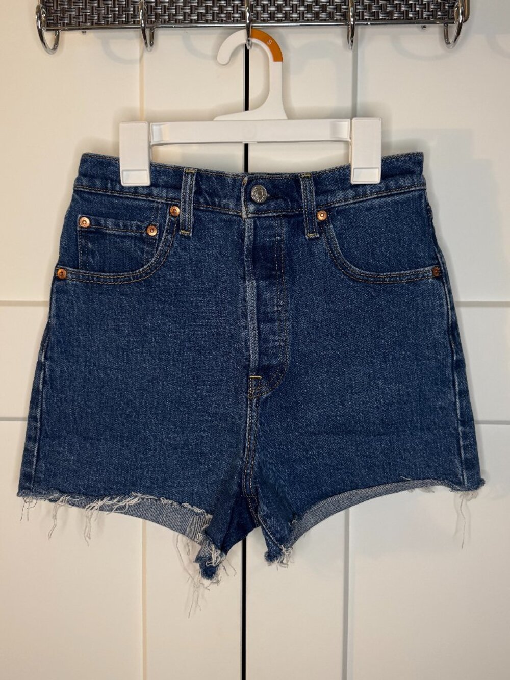 Levi's Premium Women's Ribcage High-Rise Cut Off Jean Shorts Dark Blue Size 26